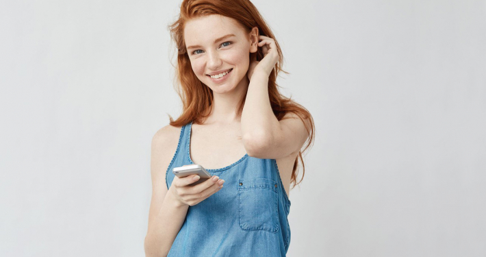Teenage girl with smartphone.